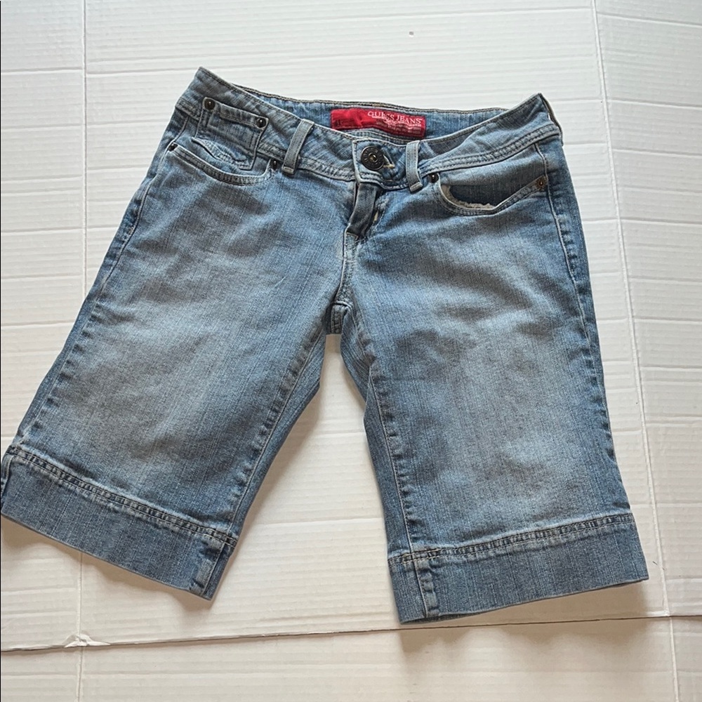 Y2K, VTG-Guess-26 waist-Blue denium-Bermuda, Relaxed Fit, low rise, shorts.